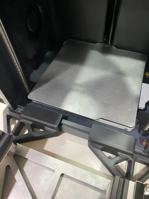 A custom plate on the printer’s bed