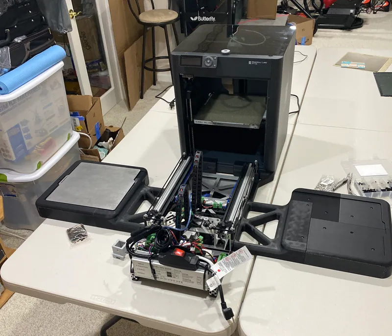 The finished setup: printer, robot and both plate holders (Aug 22, 2024)