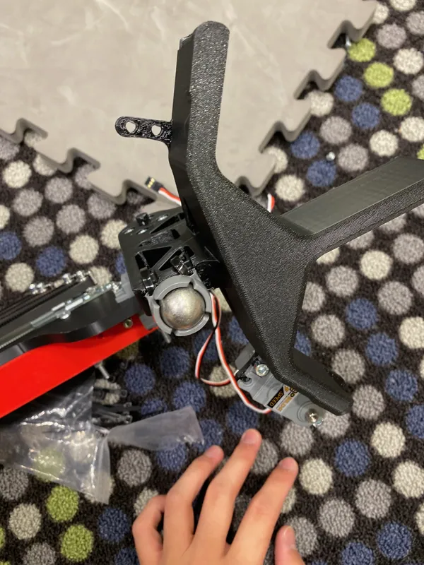Jul 31: the claw with the LEGO ball caster under it