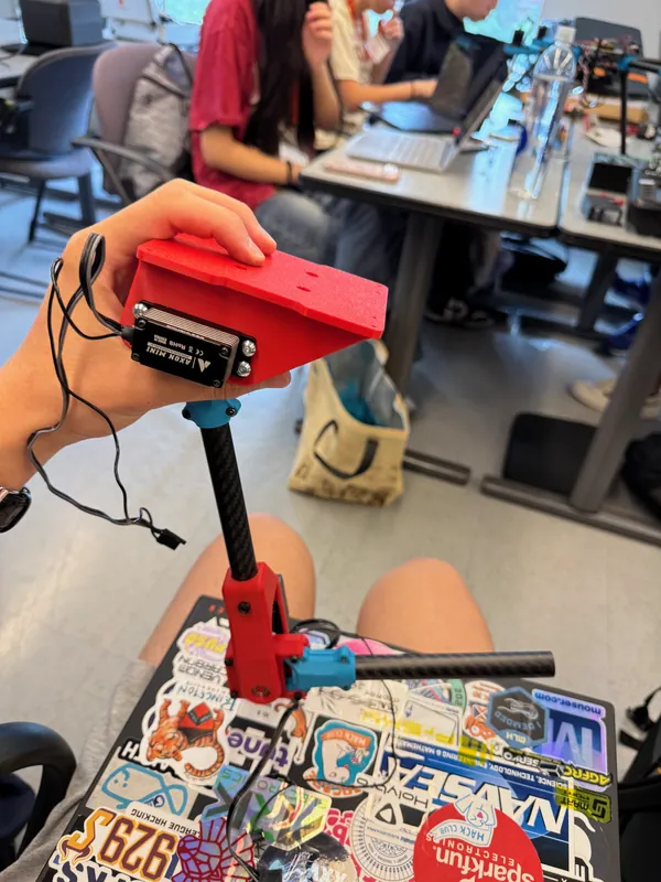The shoulder mount with its servo, on the first link