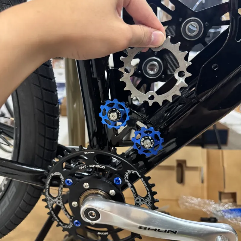 V1 mocked up in the frame: the 20T sprocket above the chainring and two blue jockey wheels