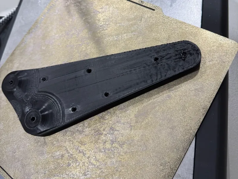 V2: the 3D-printed idler mount on the print bed