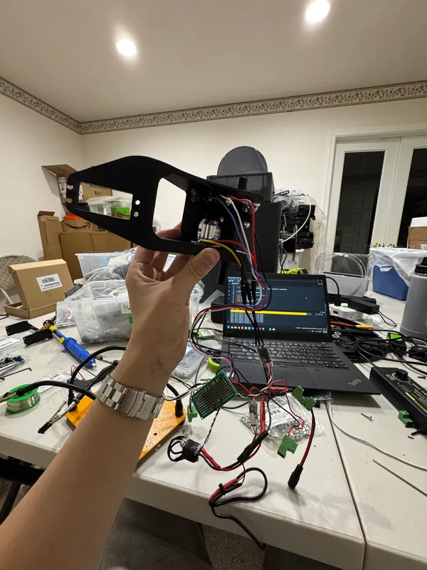 The printed chassis with its electronics