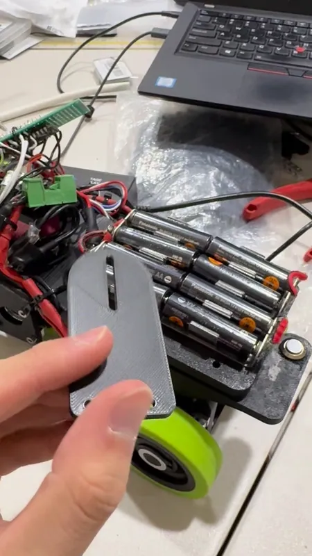 The printed sight plate that could not go on, next to the battery pack