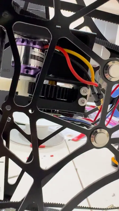 From above: the motor, the printed gearbox and a GT2 belt running through the lattice