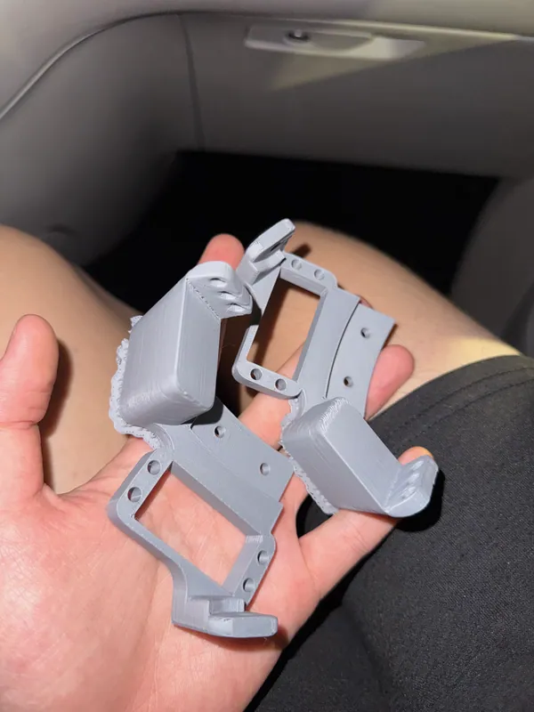 The servo mount I reprinted overnight during the World Championship