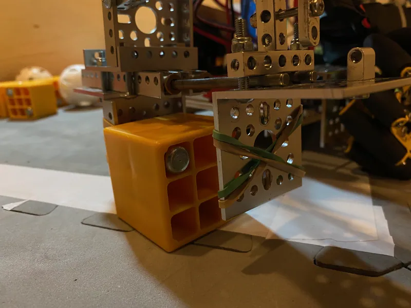 Holding a weighted box: the rubber bands grip its side