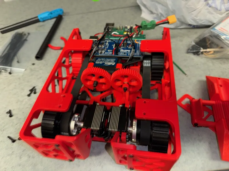 Top plate off, Aug 1: both belt runs, the two drive servos between the wheels, and the first (module 1) latch gears in the middle