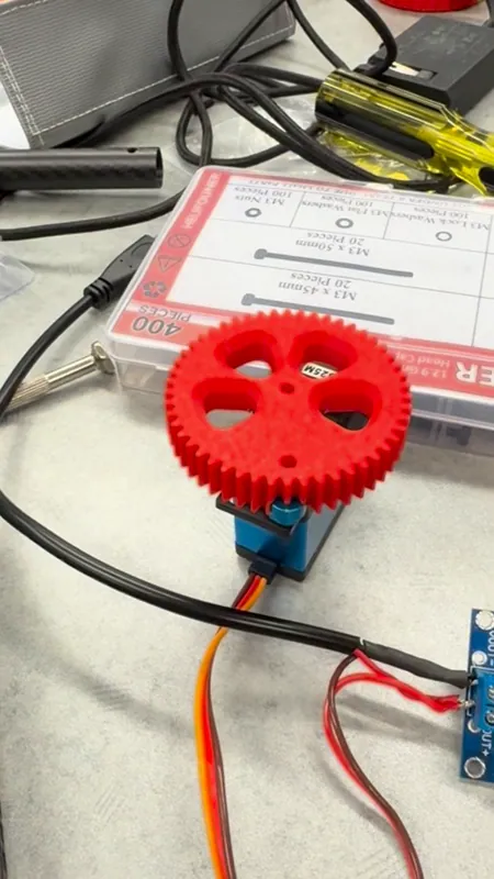 The first printed module 1 gear on the servo