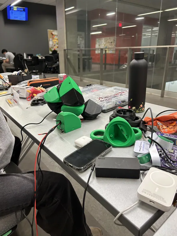 Printed module parts on the build table